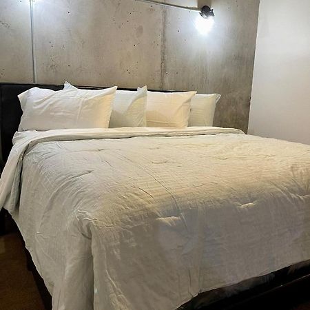 Loft Living Downtown At Its Best! Very Spacious Феникс Экстерьер фото